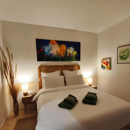 Adoya D'hôtes Intra Muros Au Calme Climatisation Réversible Piscine Wifi Ascenseur Parking Gratuit Bed and breakfast