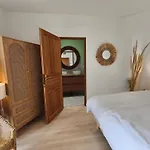 Adoya D'hotes Intra Muros Au Calme Climatisation Reversible Piscine Wifi Ascenseur Parking Gratuit Bed & Breakfast Aigues-Mortes