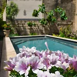 Bed & Breakfast Chambre D'Hotes Villa Adoya Aigues-Mortes Intra Muros Piscine Calme Piscine Parking Gratuit Wifi Ascenseur 3*