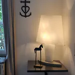 Adoya D'hotes Intra Muros Au Calme Climatisation Reversible Piscine Wifi Ascenseur Parking Gratuit Bed & Breakfast Aigues-Mortes