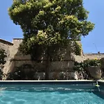 Chambre D'Hotes Villa Adoya Aigues-Mortes Intra Muros Piscine Calme Piscine Parking Gratuit Wifi Ascenseur