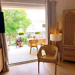 D'hotes Adoya Intra Muros Piscine Calme Piscine Parking Gratuit Wifi Ascenseur Aigues-Mortes