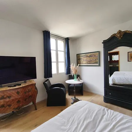 D'hotes Adoya Dans Les Remparts, Piscine, Ascenseur Bed & Breakfast Aigues-Mortes