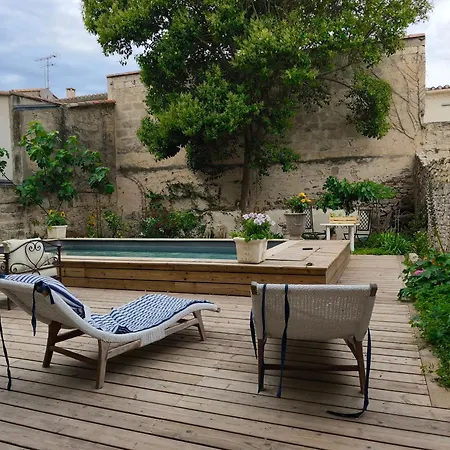 Adoya D'hotes Intra Muros Avec Piscine Et Ascenseur 3* Aigues-Mortes