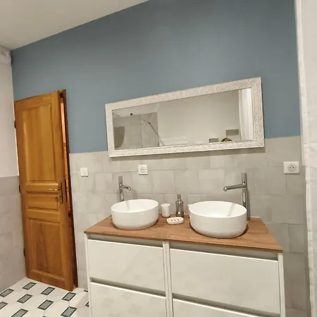 Frühstückspension Adoya D'hotes Intra Muros Au Calme Climatisation Reversible Piscine Wifi Ascenseur Parking Gratuit 3*