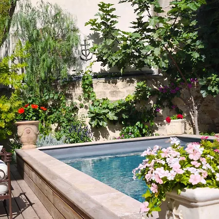 Bed and breakfast Adoya D'hôtes Intra Muros Au Calme Climatisation Réversible Piscine Wifi Ascenseur Parking Gratuit