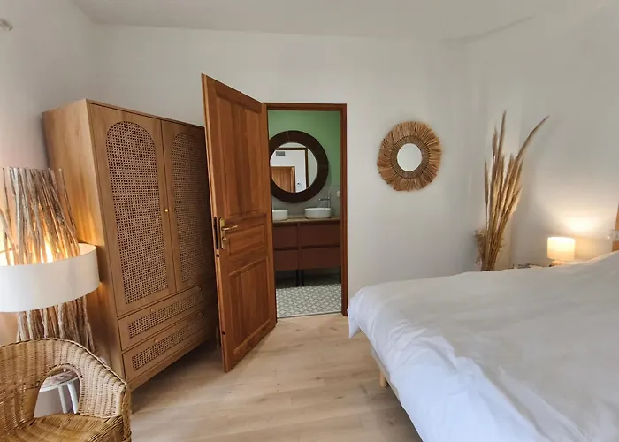 Chambre D'Hotes Villa Adoya Aigues-Mortes Intra Muros Piscine Calm Outdoor Pool Free Parking Wifi Elevator Panzió Aigues-Mortes