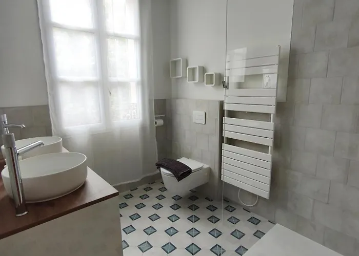 Panzió Chambre D'Hotes Villa Adoya Aigues-Mortes Intra Muros Piscine Calm Outdoor Pool Free Parking Wifi Elevator