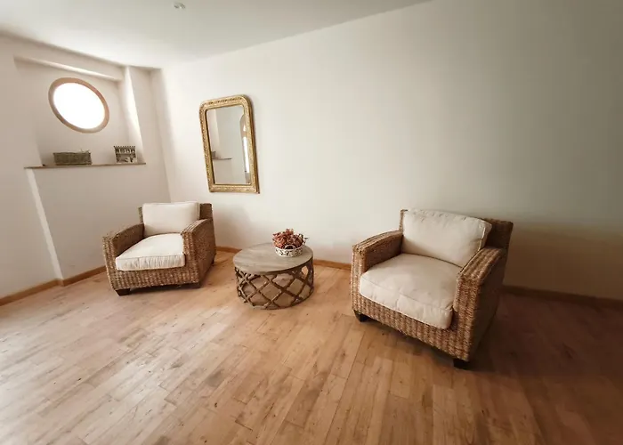 Adoya D'hotes Intra Muros Avec Piscine Et Ascenseur Bed and Breakfast Aigues-Mortes