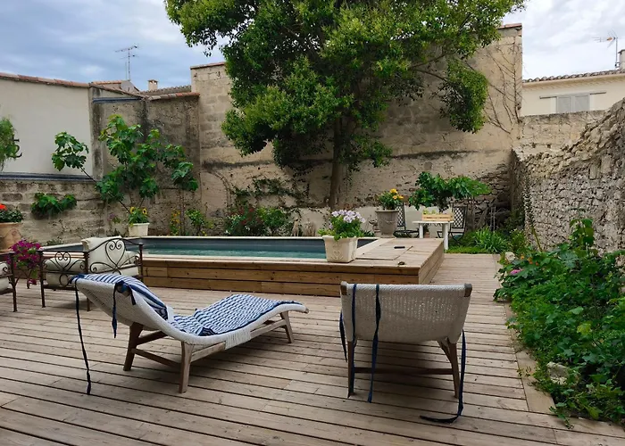 Adoya D'hotes Intra Muros Avec Piscine Et Ascenseur 3* Aigues-Mortes